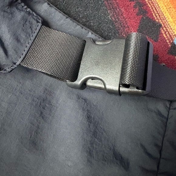 lululemon athletica Clean Lines Belt Bag - Picture 6 of 7